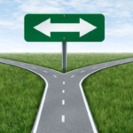 Illustration représentant le choix stratégique entre site web vs tunnel de vente, deux options essentielles pour optimiser sa présence en ligne et maximiser les conversions. L'image met en évidence les principales différences et similarités entre ces deux approches complémentaires du marketing digital.